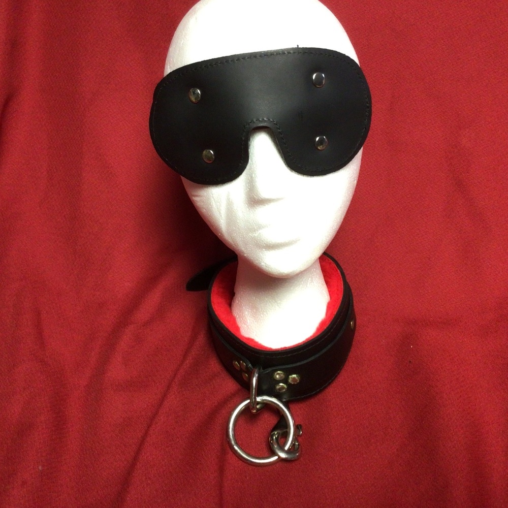 Neck collar restraint& riding crop